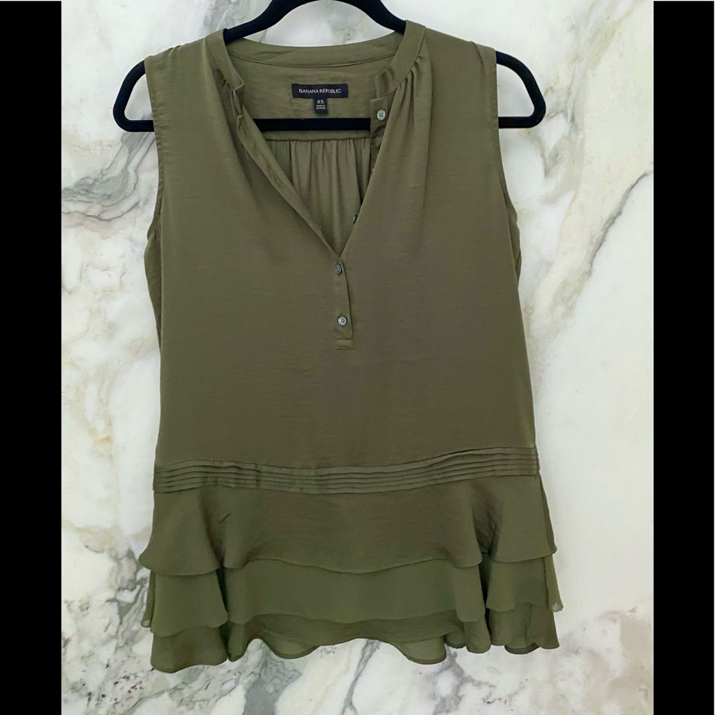 Banana Republic Beautiful Xs Green Sleeveless Blouse